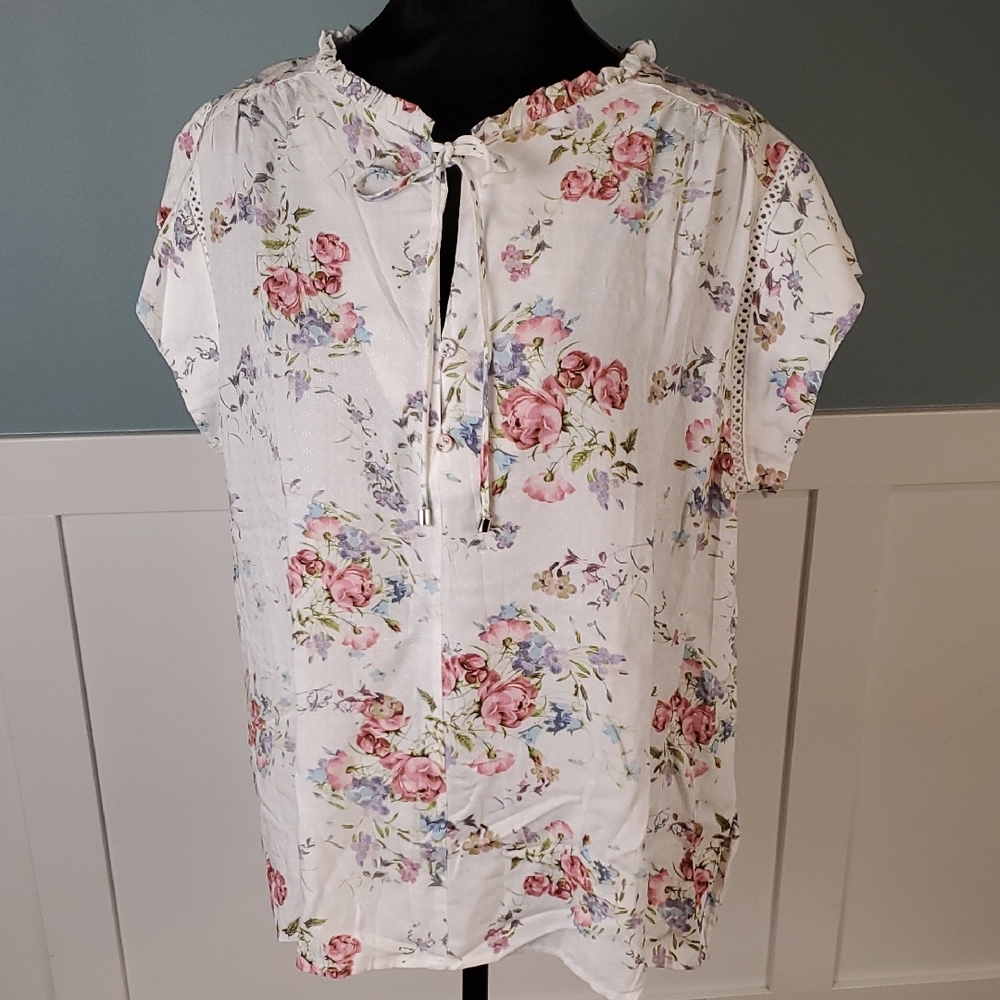 Buffalo David Bitton Floral White Top With Ruffles L